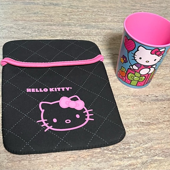 Hello Kitty tablet sleeve with Hello Kitty cup - Picture 2 of 11